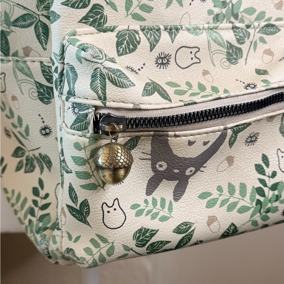 Bioworld Leafy Green and Cream Backpack - Picture 4 of 4